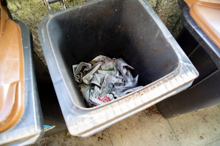 Biotonne mit Zeitungspapier Biotonne mit Zeitungspapier