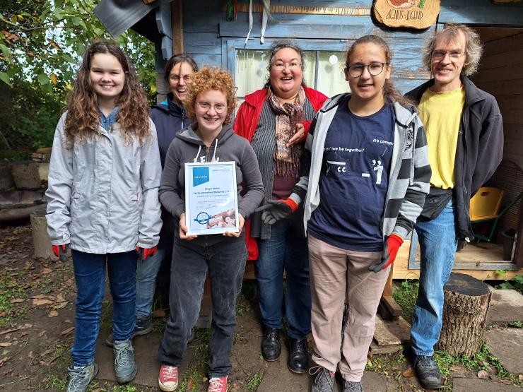 Drei Kinder der Falken-Gruppe der Agnus-Jugend Weingarten 