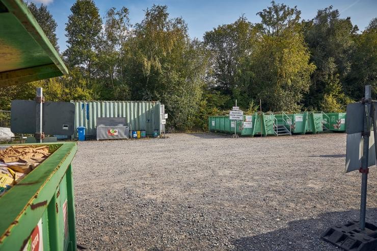 Öffnungszeiteb Jahreswechsel Eingangsbereich eines Wertstoffhofes